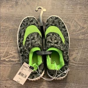 ❗️NOT FOR SALE ❗️🆕 NWT boys water shoes